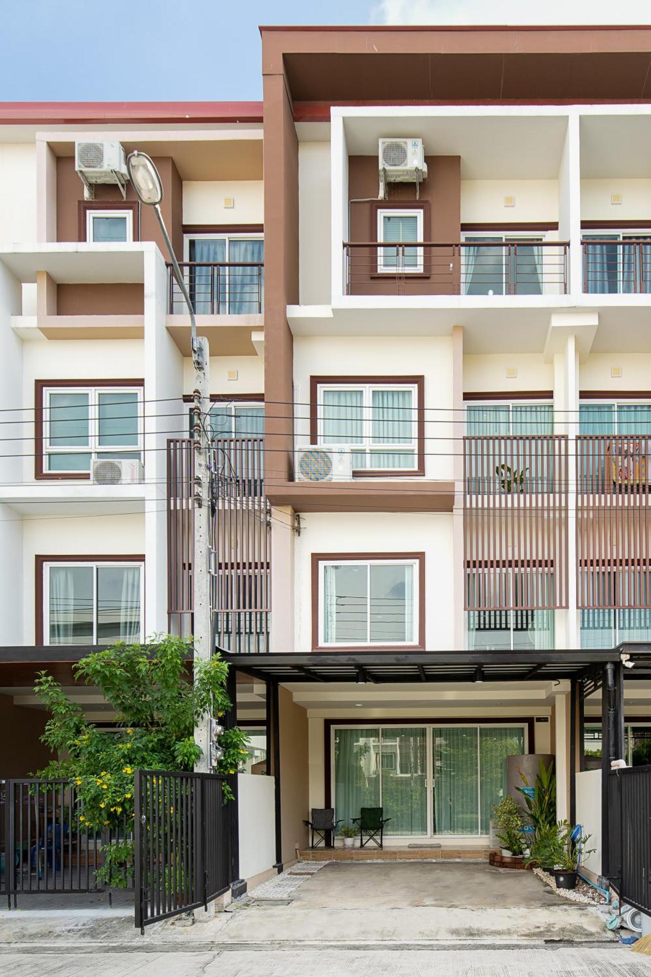 Latkrabangbishome Near Suvarnabhumi Airport ลาดกระบังบิซโฮม Bangkok Zewnętrze zdjęcie